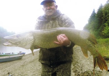 Karl-Heinz Stöckl -  Hecht 
 15200 g   124 cm 
 Bleiloch-Stausee 
 13.09.2010 